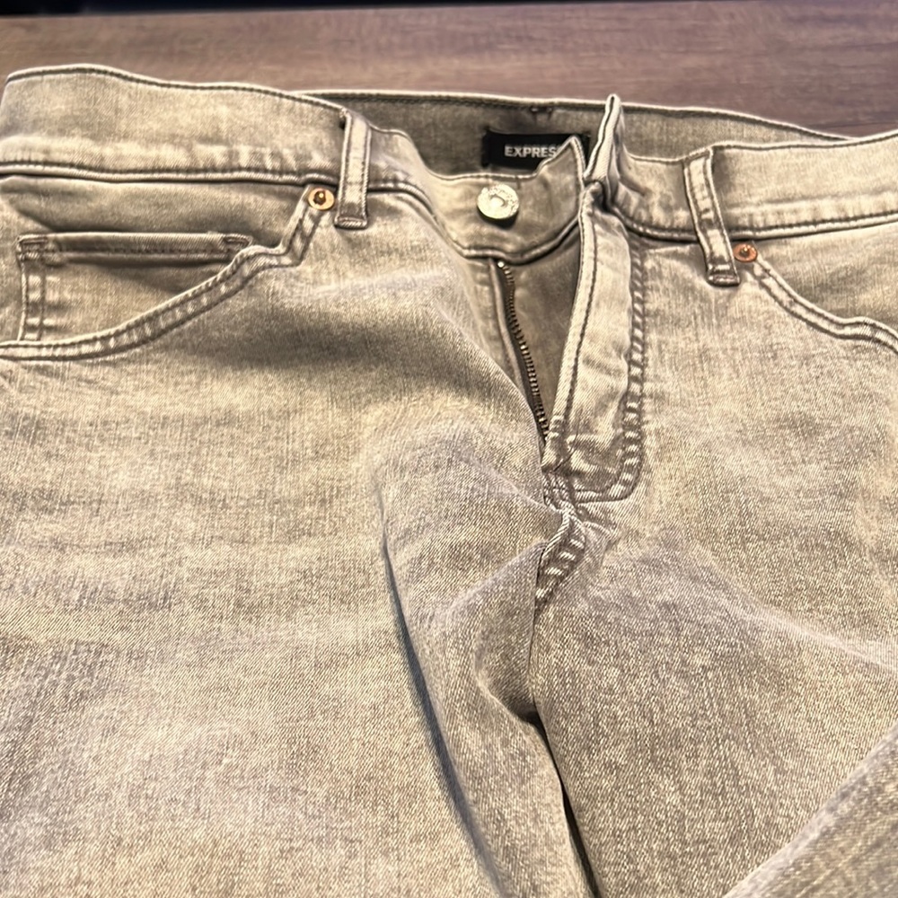 Mid Rise Gray Ripped Cropped Skinny Jeans. 10 R. Used once. Great fit